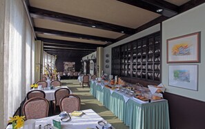 Free daily buffet breakfast - Lampes Posthotel (Delligsen)