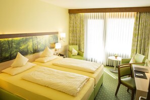 Hypo-allergenic bedding, down duvets, desk, laptop workspace - Lampes Posthotel (Delligsen)