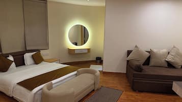 Family Room | Individually decorated, individually furnished, desk, laptop workspace