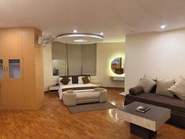 Decoración personalizada, muebles diferentes y escritorio 