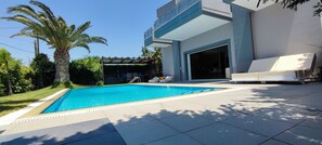 Outdoor pool - Unique Villa Melia lagonisi (Kalivia Thorikou)