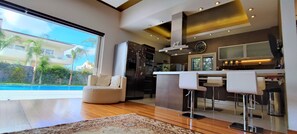 Fridge, microwave, oven, stovetop - Unique Villa Melia lagonisi (Kalivia Thorikou)