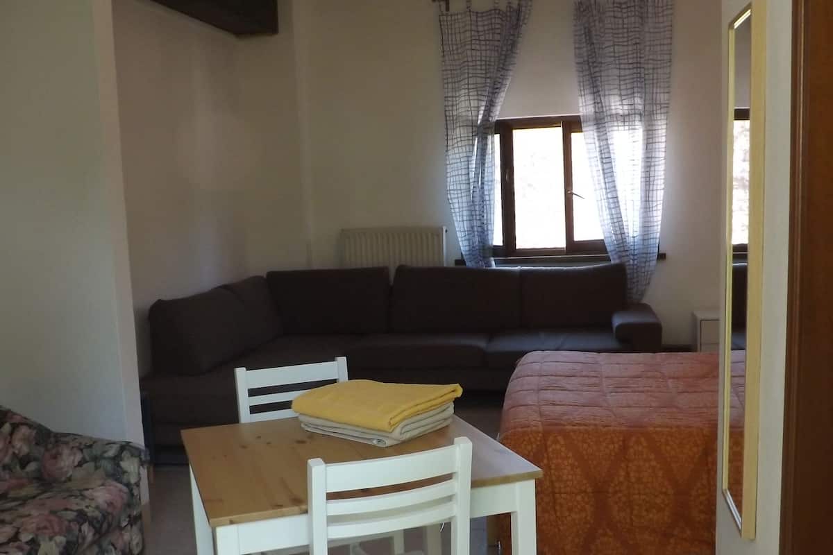 Chambre Quadruple Classique | Coin séjour | Baby-foot, table de tennis de table, chaßne hi-fi