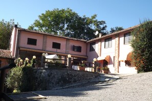 Utsikt mot gårdsplass