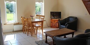 Flat-screen TV - Great apartment for exploring Connemara (Renvyle)