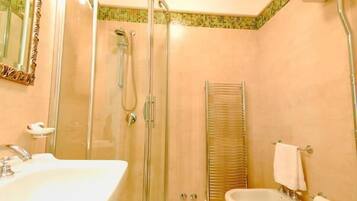 Shower, free toiletries, bidet, towels