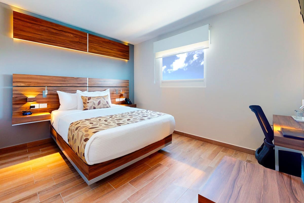 In-room safe, desk, laptop workspace, iron/ironing board (on request)