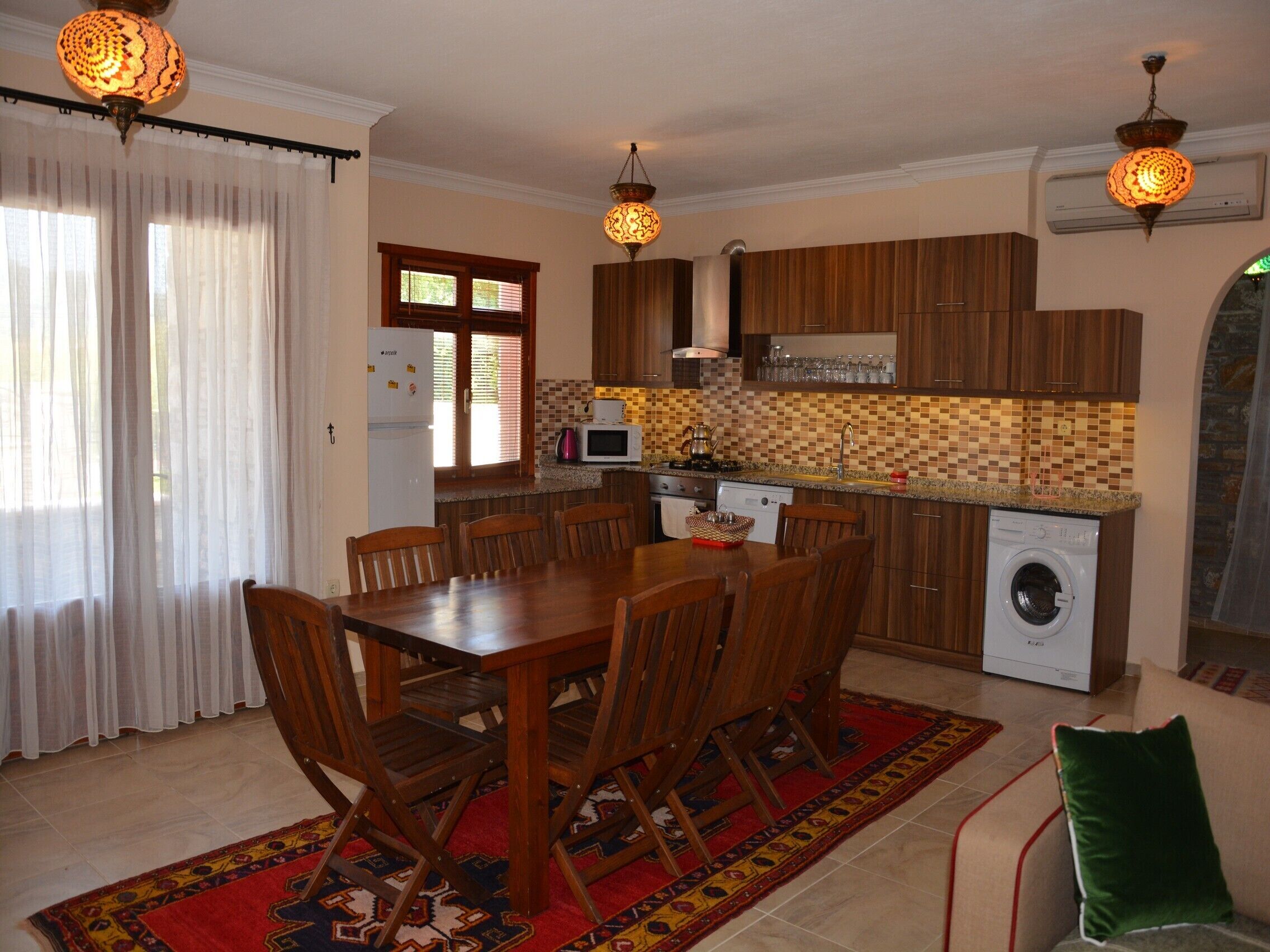 NEW LISTING!!! BEAUTIFUL 4 BEDROOM VILLA WITH PRIVATE POOL IN BEST LOCATION!!!!!