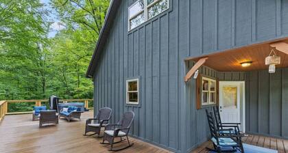 Snuggle Inn- Pet Friendly, Hot Tub, Private Hiking, WiFi