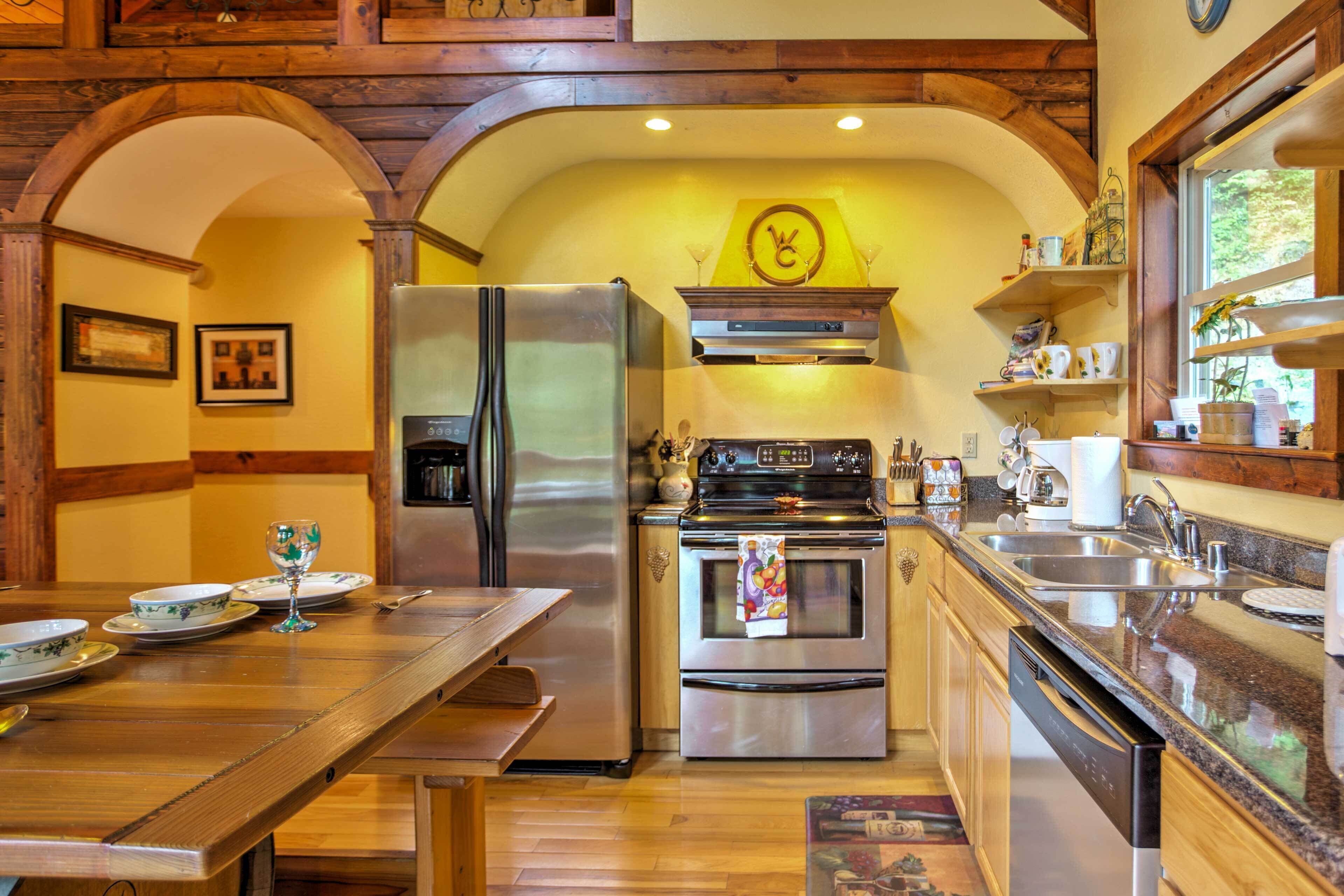 Hot Tub, WiFi - Family Cabin - Wine Cellar - 300 acres in Red River Gorge, Kentucky!