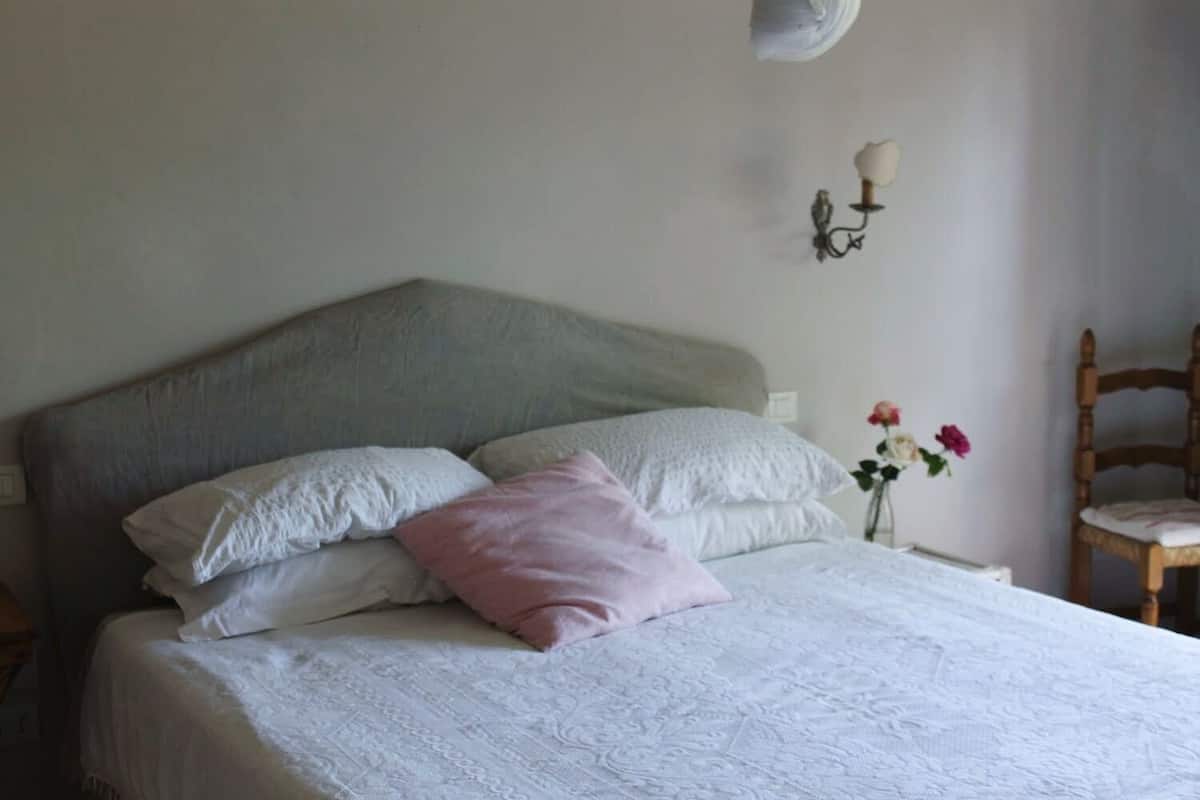 Romantic House, Multiple Beds, Non Smoking, Garden View | 1 bedroom, individually decorated, individually furnished, desk