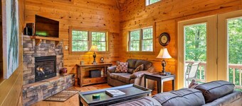 ManeStay- Pet Friendly, Hot Tub, Firepit, 10 mins from Natural Bridge
