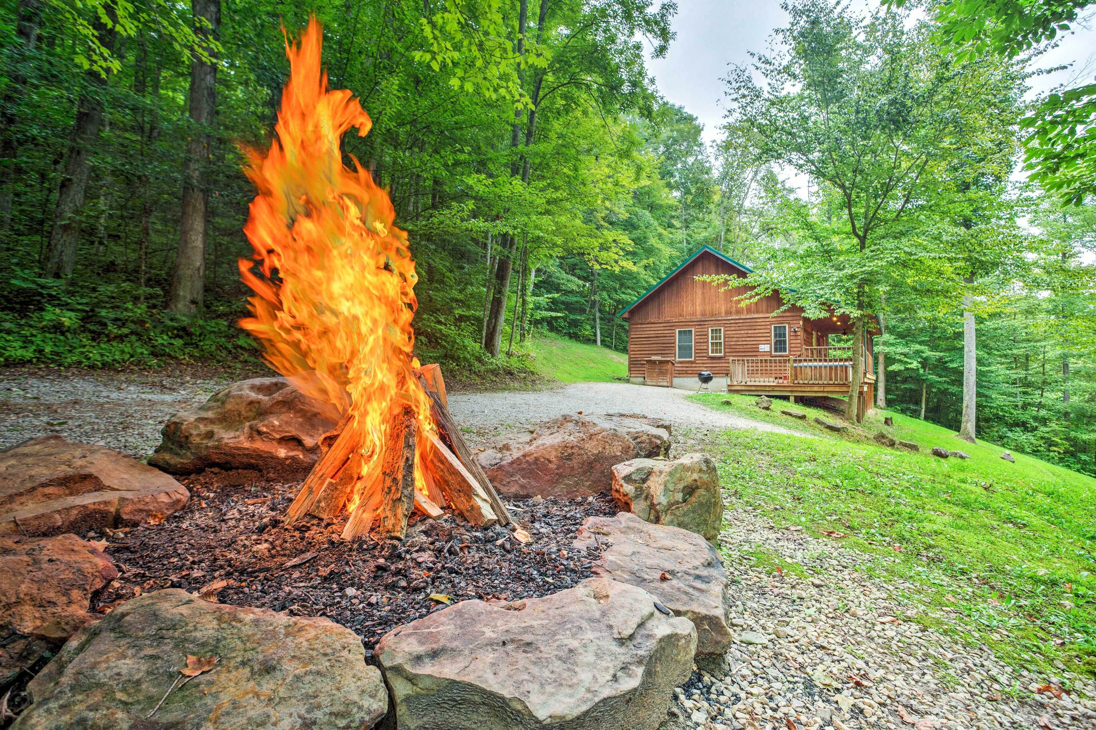 Hot Tub, WiFi - Woodsman - Rugged Rustic Cabin - Red River Gorge, Kentucky!