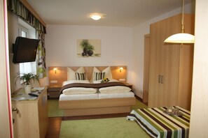 Standard Double Room | Bathroom