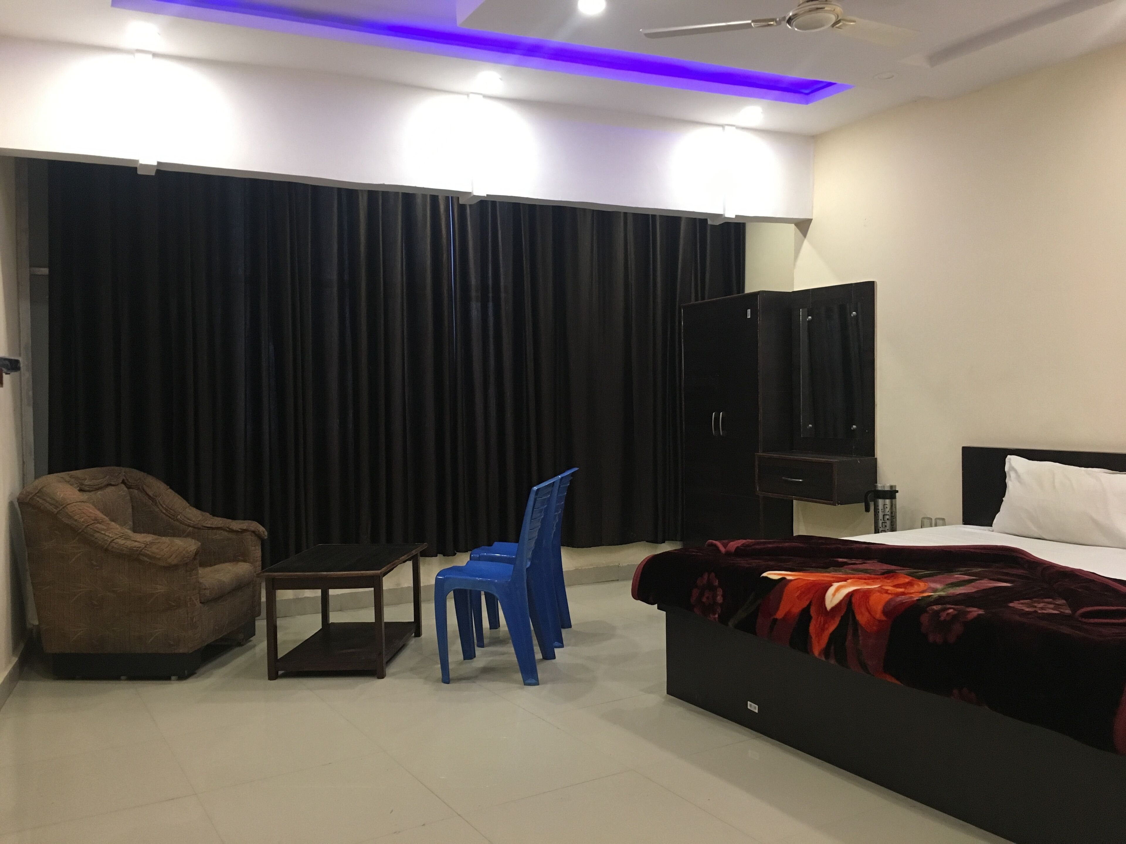 Executive Room | Desk