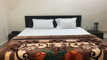 Deluxe Room | Desk