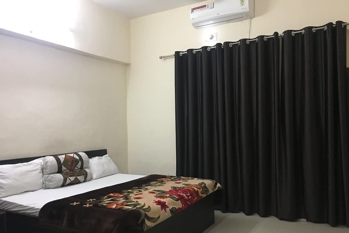 Executive Room | Desk
