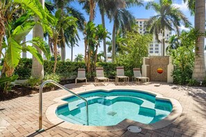 Beheizter Pool