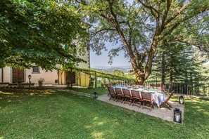 Outdoor dining - Fantastic Villa for 12 People with private pool and views (Ripoli)