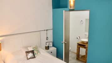 7 bedrooms, WiFi, bed sheets