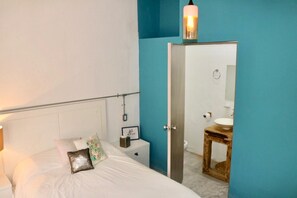 7 bedrooms, WiFi, bed sheets - house for all travelers (Roma Nte)