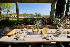 Outdoor dining - POGGIO AL SOLE - Five Bedroom Villa, Sleeps 10 (Siena)