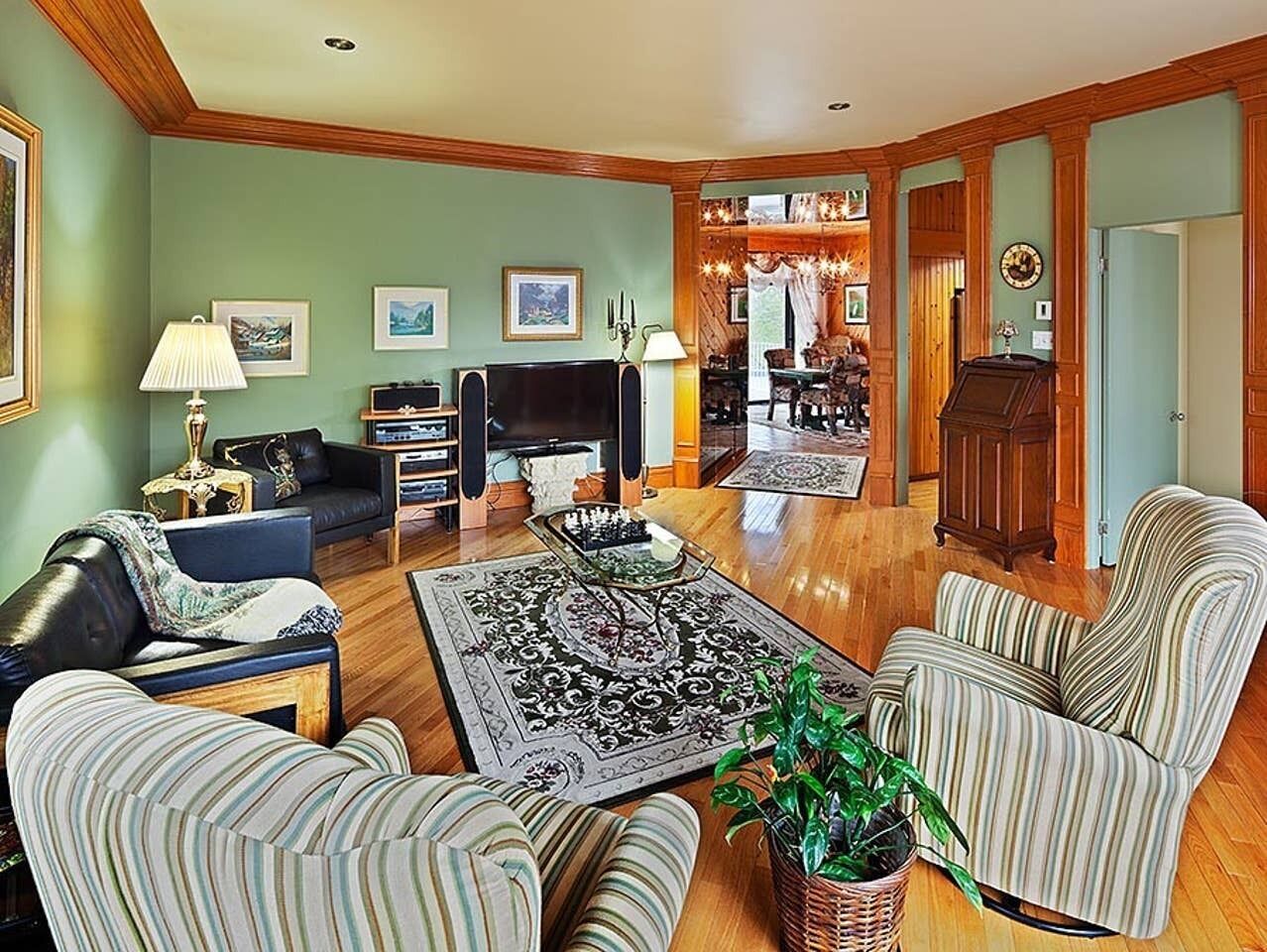 LA CAMPAGNE au centre-ville de Baie St PaulUNIQUE