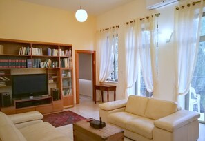 Télévision, livres, chaîne hi-fi