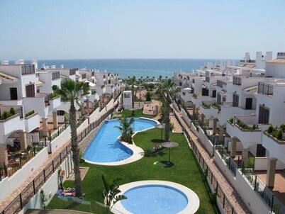 Residencial Azul Beach 2, Бунгало с садом и бассейном