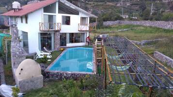 Ulkouima-allas, lämmitetty uima-allas