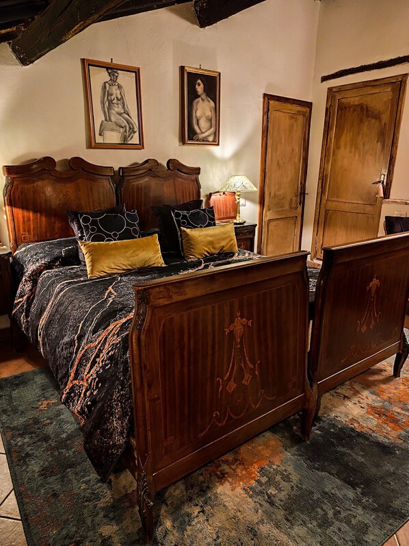 Suite Deluxe, hidromasaje (Pasolini) | Ropa de cama de alta calidad, edredón y escritorio