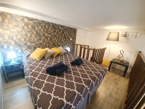 3 habitaciones, escritorio, tabla de planchar con plancha y wifi gratis