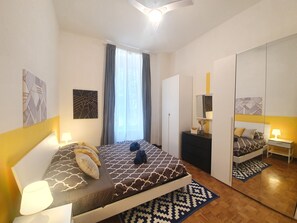 3 habitaciones, escritorio, tabla de planchar con plancha y wifi gratis