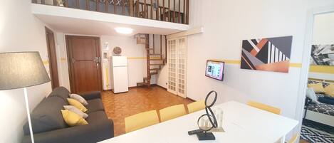 Televisión de pantalla plana de 32 pulgadas con canales digitales