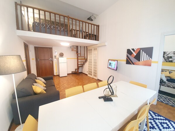 Televisión de pantalla plana de 32 pulgadas con canales digitales