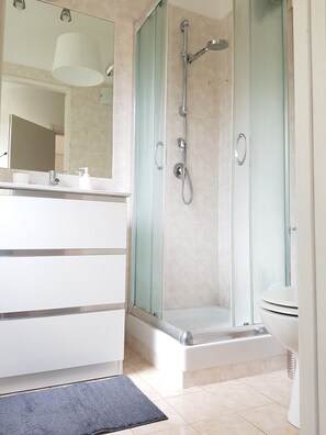 公寓, 1 間臥室 | 浴室淋浴間