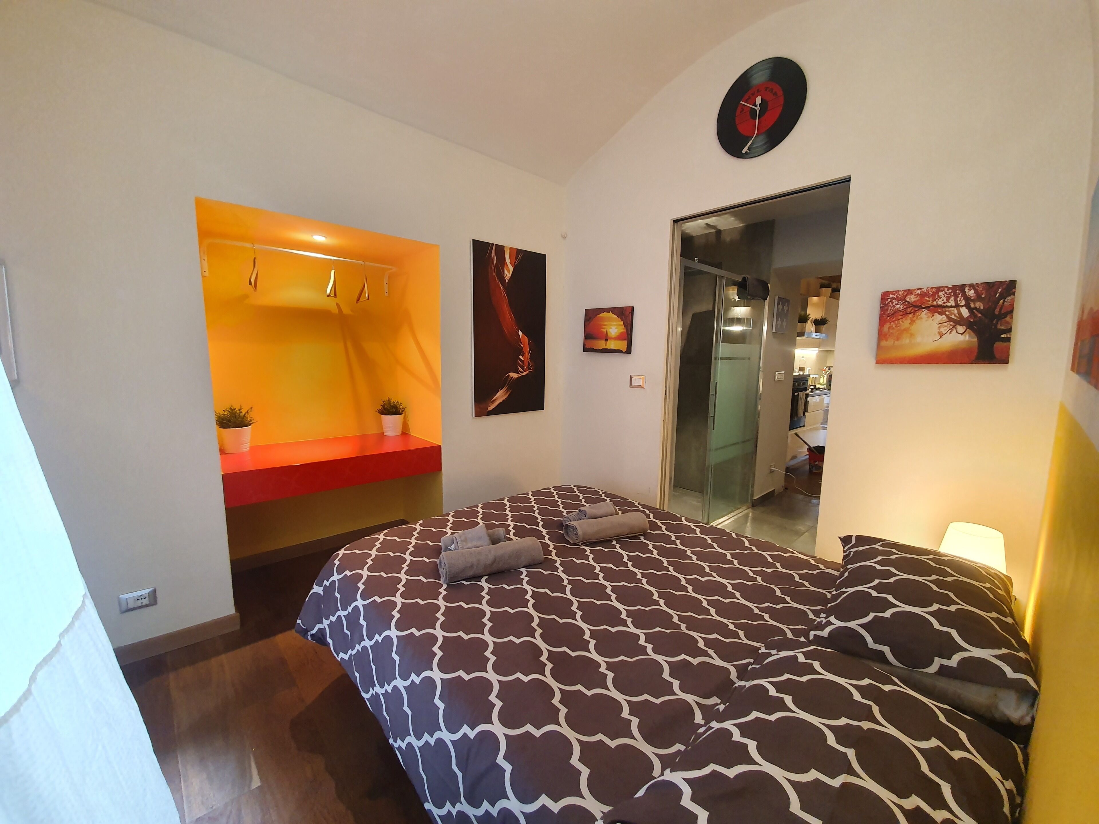 Apartment, 2 Bedrooms | 2 bilik tidur, gebar bulu kapas, meja, seterika/papan seterika 