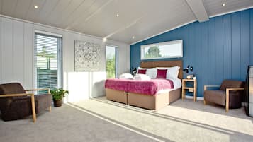 1 bedroom, desk, iron/ironing board, travel cot