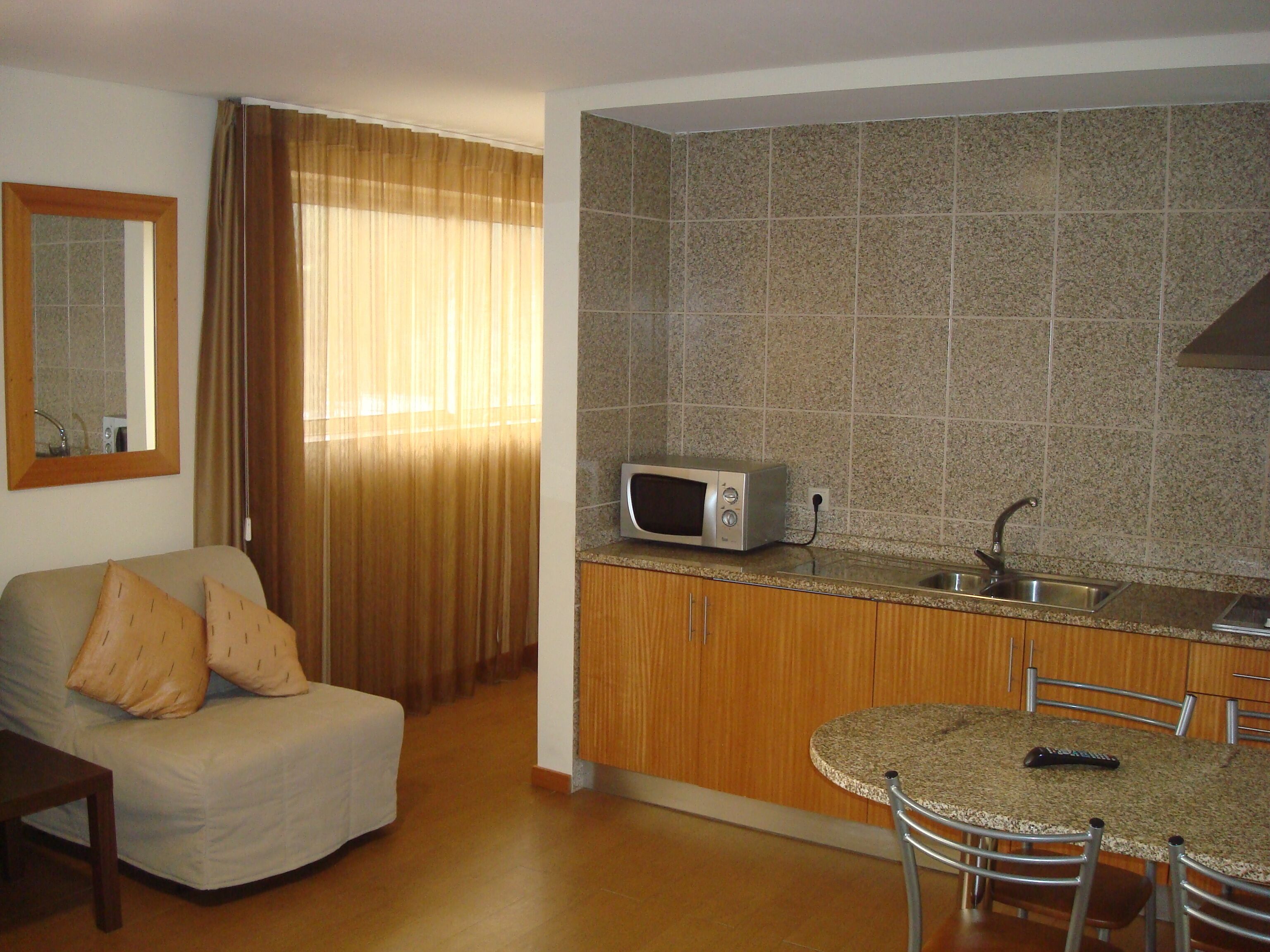 studio | private kitchenette