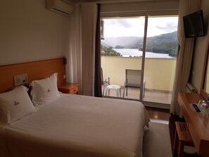 Chambre Double, balcon | Décoration personnalisée, ameublement personnalisé, Wi-Fi gratuit