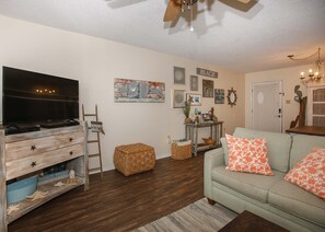 Condo, 2 Bedrooms, 2 Bathrooms | Living area