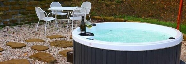 Bain à remous extérieur