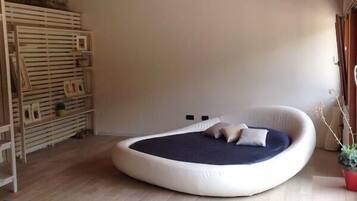 Sauna, hot tub, steam room, massages