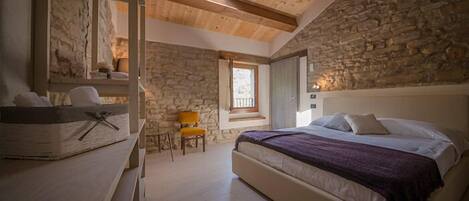 미니바, 각각 다른 스타일의 인테리어, 각각 다르게 가구 비치, 책상