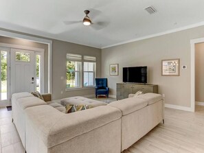 Smart TV, stereo, offices