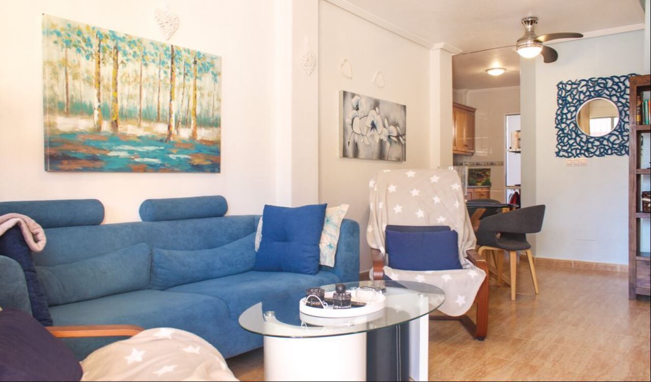 智能電視、乒乓球設施、書籍、 辦公室