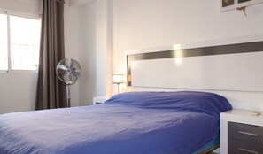 3 bedrooms, desk, iron/ironing board, free WiFi