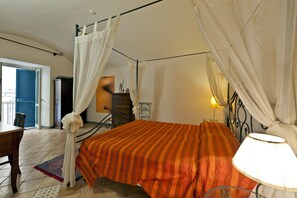 Premium bedding, free WiFi, bed sheets - B&B Centro Antico (Naples)