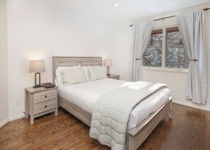 4 bedrooms, desk, iron/ironing board, WiFi - Roomy, Well Appointed Home on Free Shuttle Route in Nice Neighborhood w/Hot Tub (Vail)