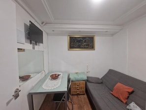 Smart TV, stereo, offices, computer monitors